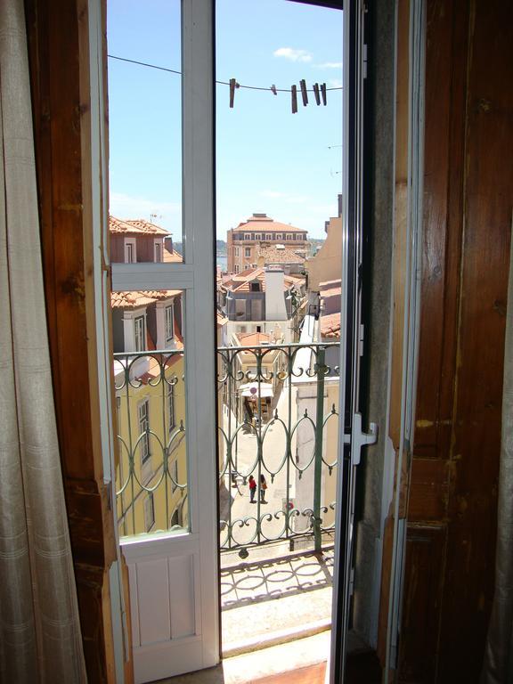 Simply Bairro Alto Apartment Lisbon Bilik gambar