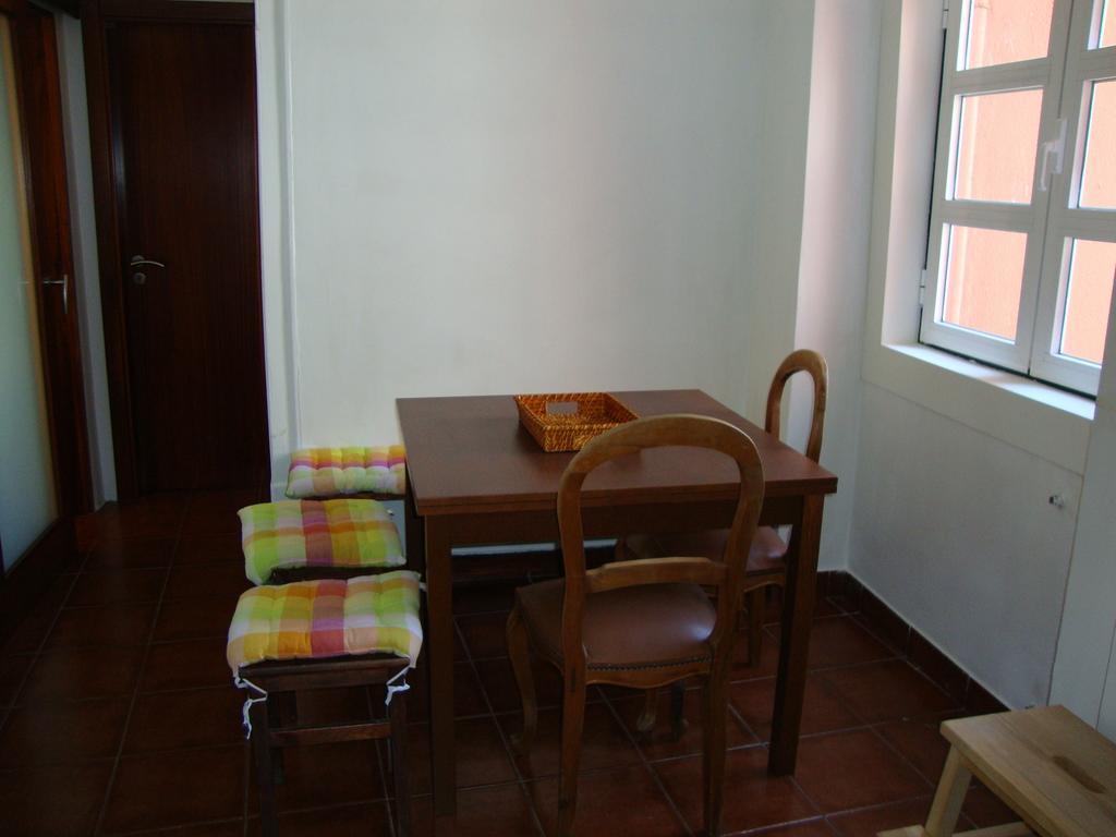 Simply Bairro Alto Apartment Lisbon Bilik gambar